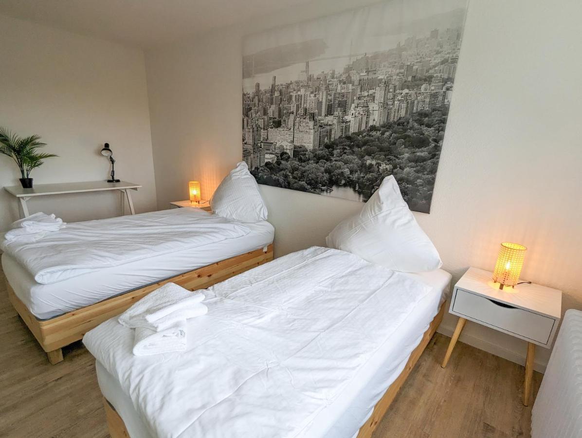 Apartment Mit Kueche, Arbeitsplatz Und Xxl Sofa نيوس المظهر الخارجي الصورة