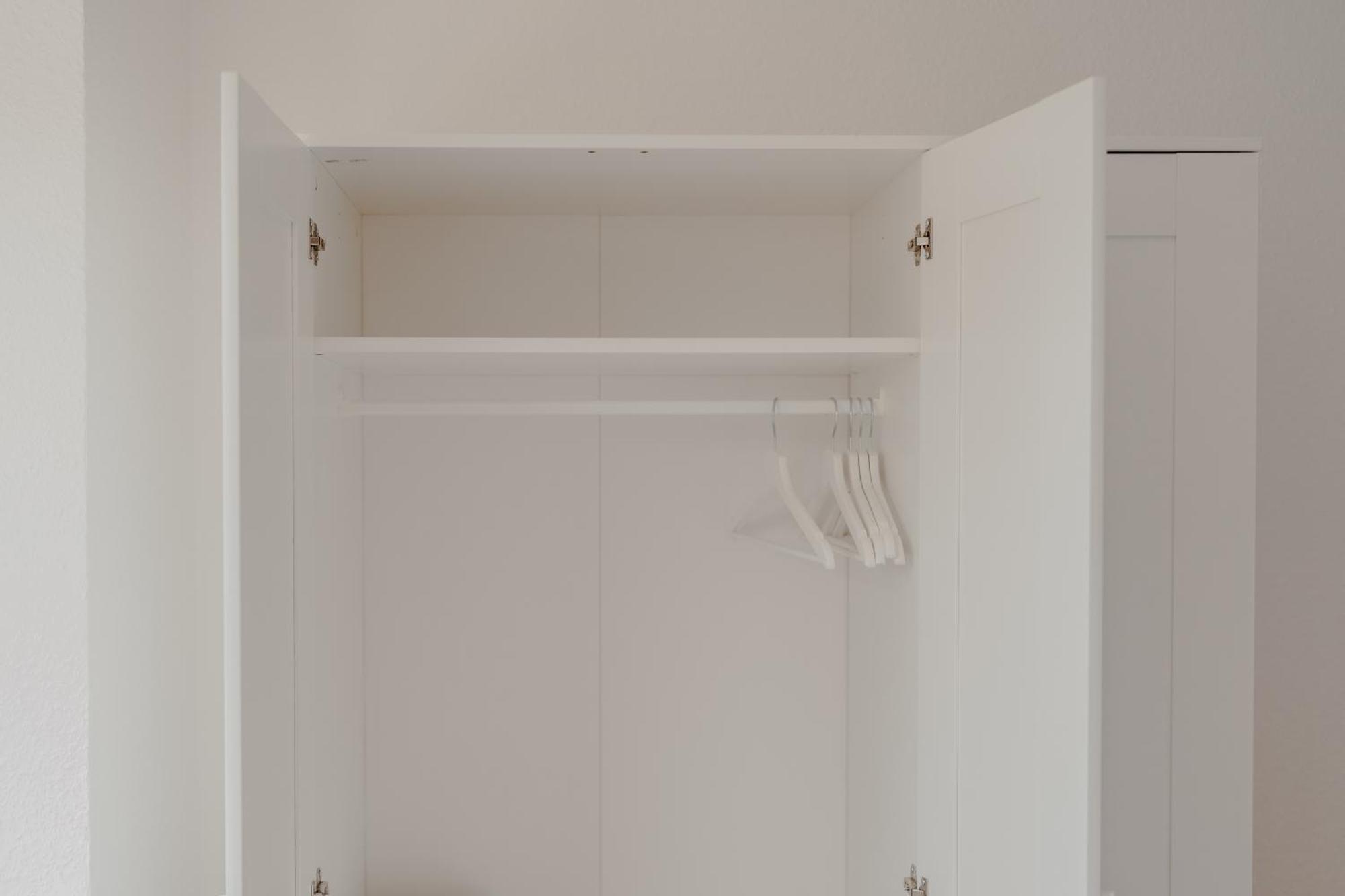Apartment Mit Kueche, Arbeitsplatz Und Xxl Sofa نيوس المظهر الخارجي الصورة