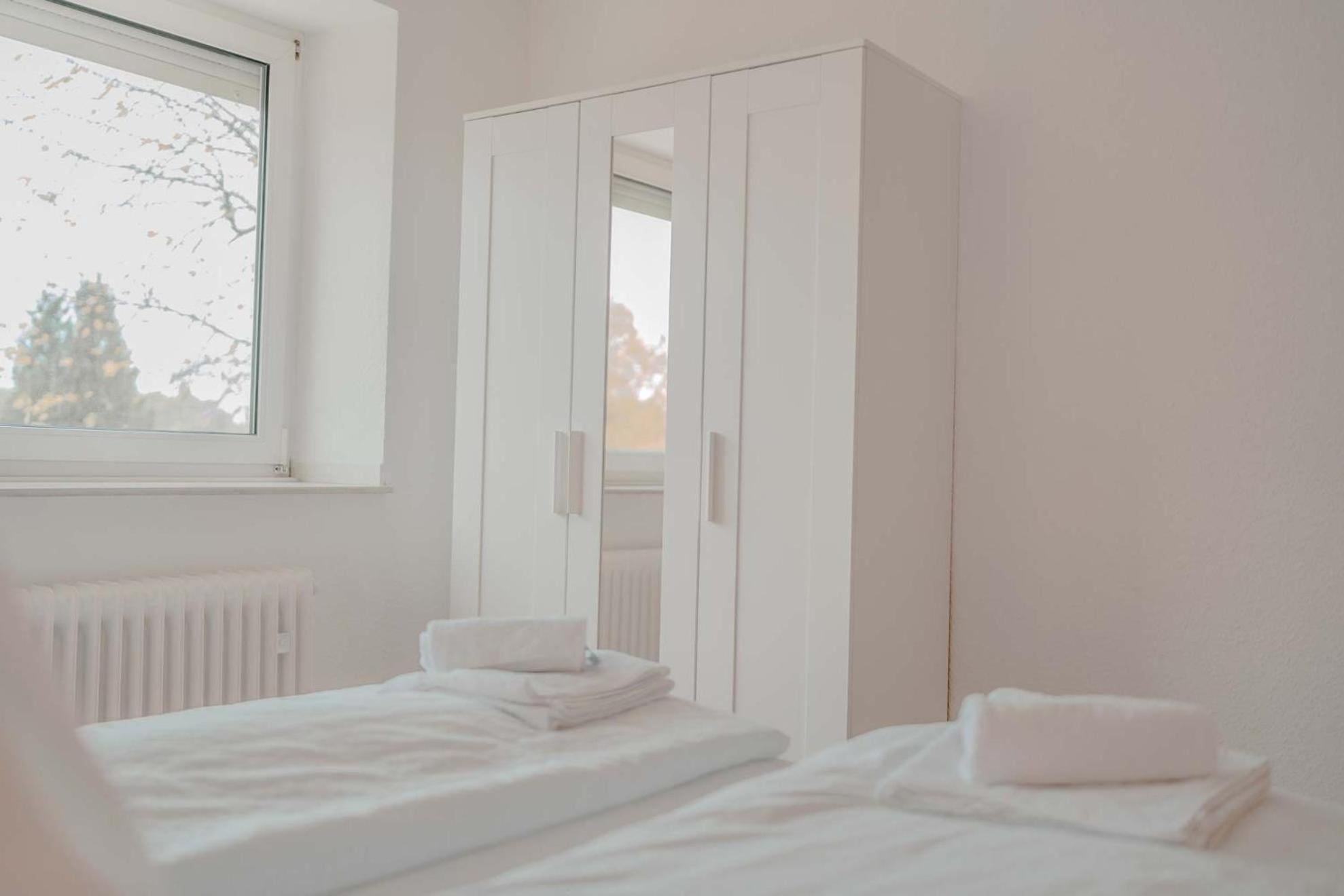Apartment Mit Kueche, Arbeitsplatz Und Xxl Sofa نيوس المظهر الخارجي الصورة