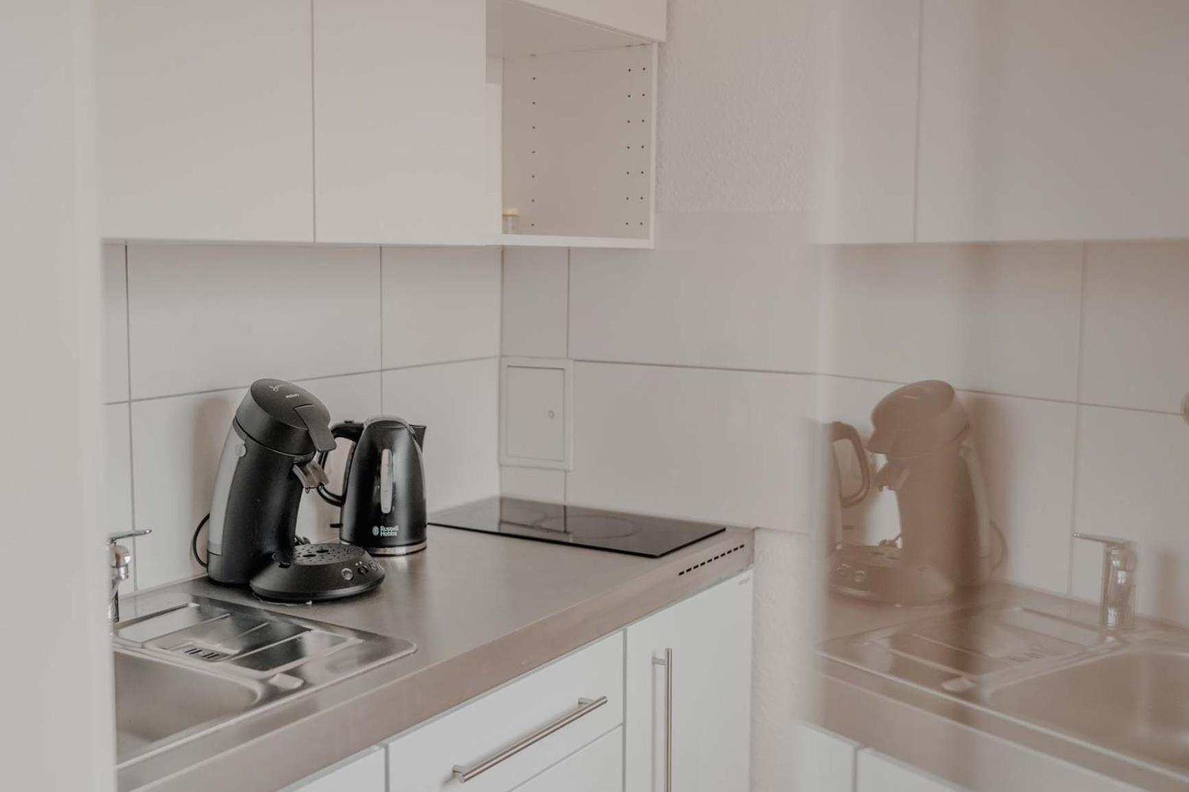 Apartment Mit Kueche, Arbeitsplatz Und Xxl Sofa نيوس المظهر الخارجي الصورة