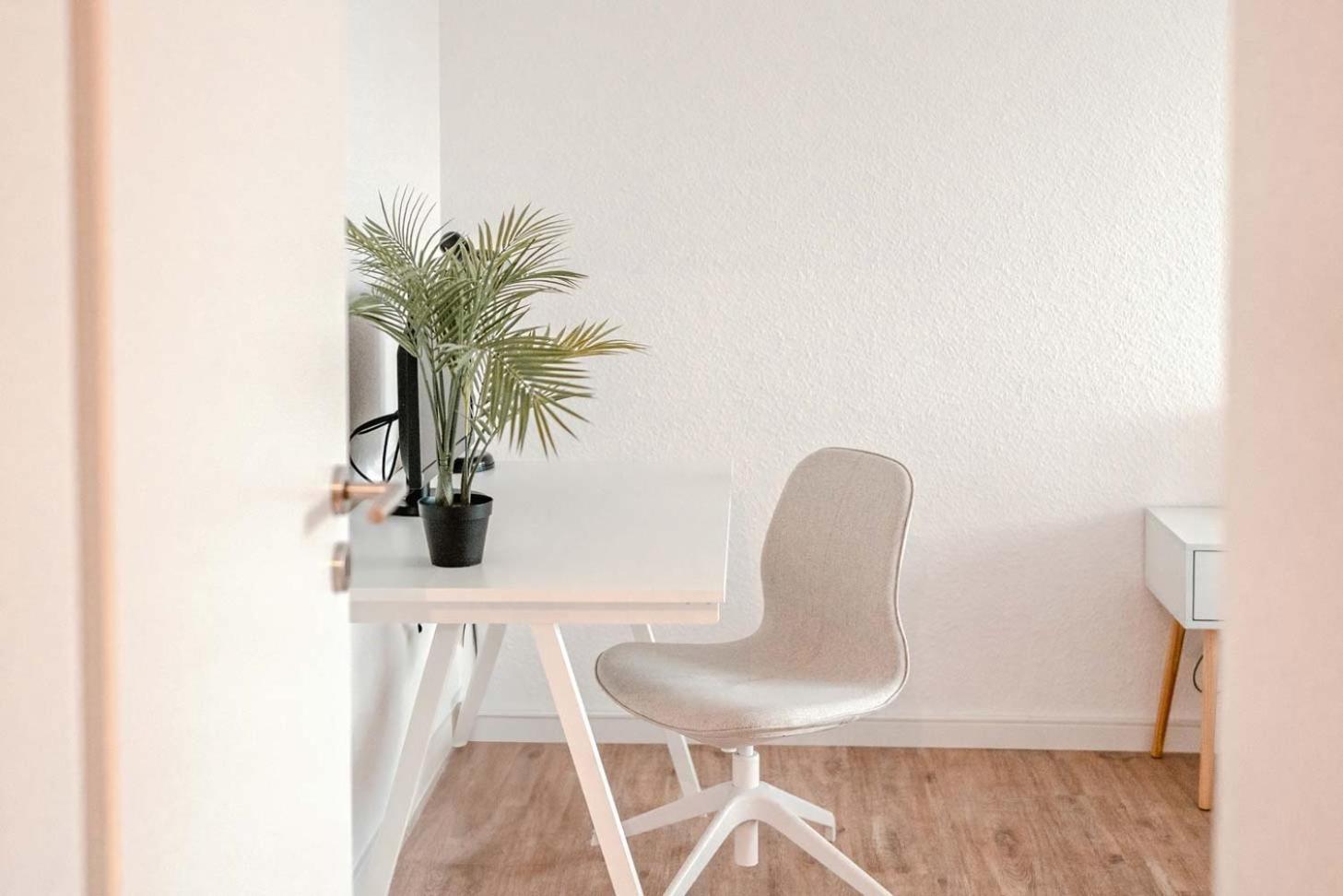 Apartment Mit Kueche, Arbeitsplatz Und Xxl Sofa نيوس المظهر الخارجي الصورة
