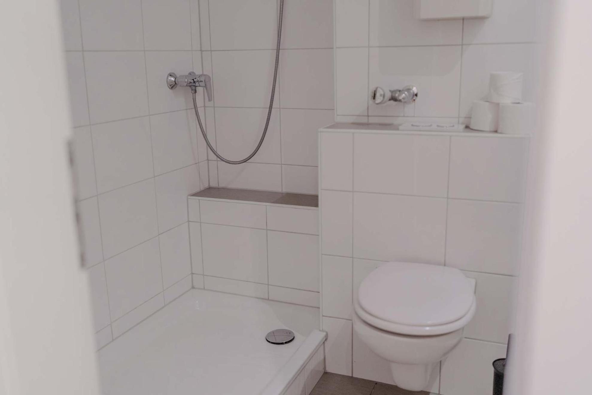Apartment Mit Kueche, Arbeitsplatz Und Xxl Sofa نيوس المظهر الخارجي الصورة